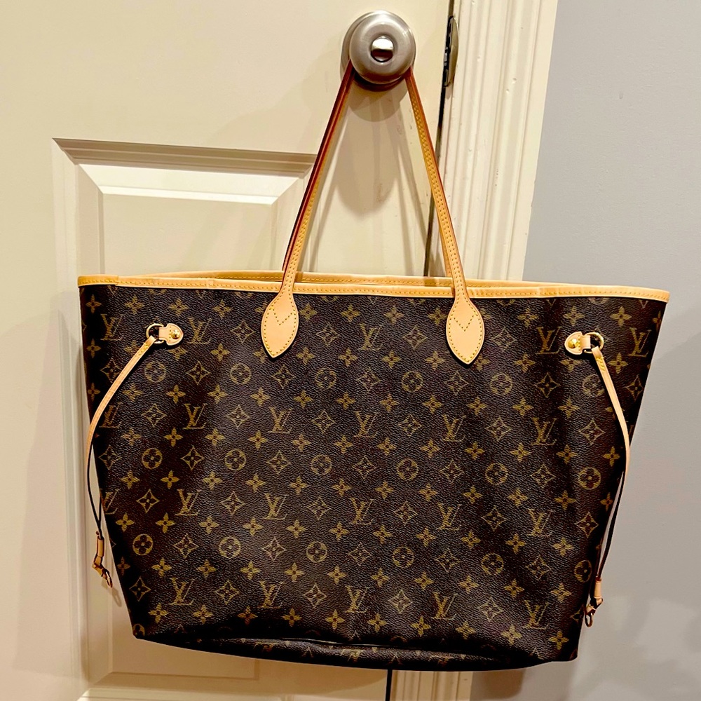 LV Neverfull GM~PAPERS, ORIGINAL BOX, AND DUSTER BAG INCLUDED!!! PRICE IS FIRM!!